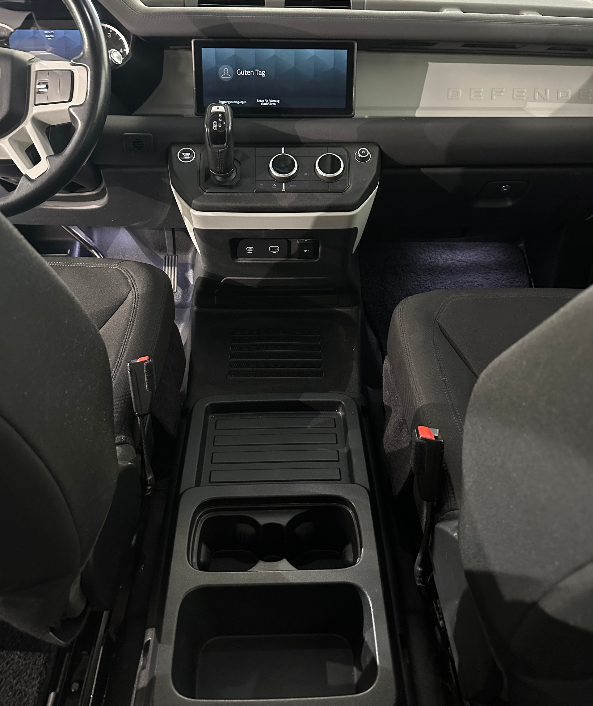 LAND ROVER Defender 90 3.0D I6 200 S AT8-image-18