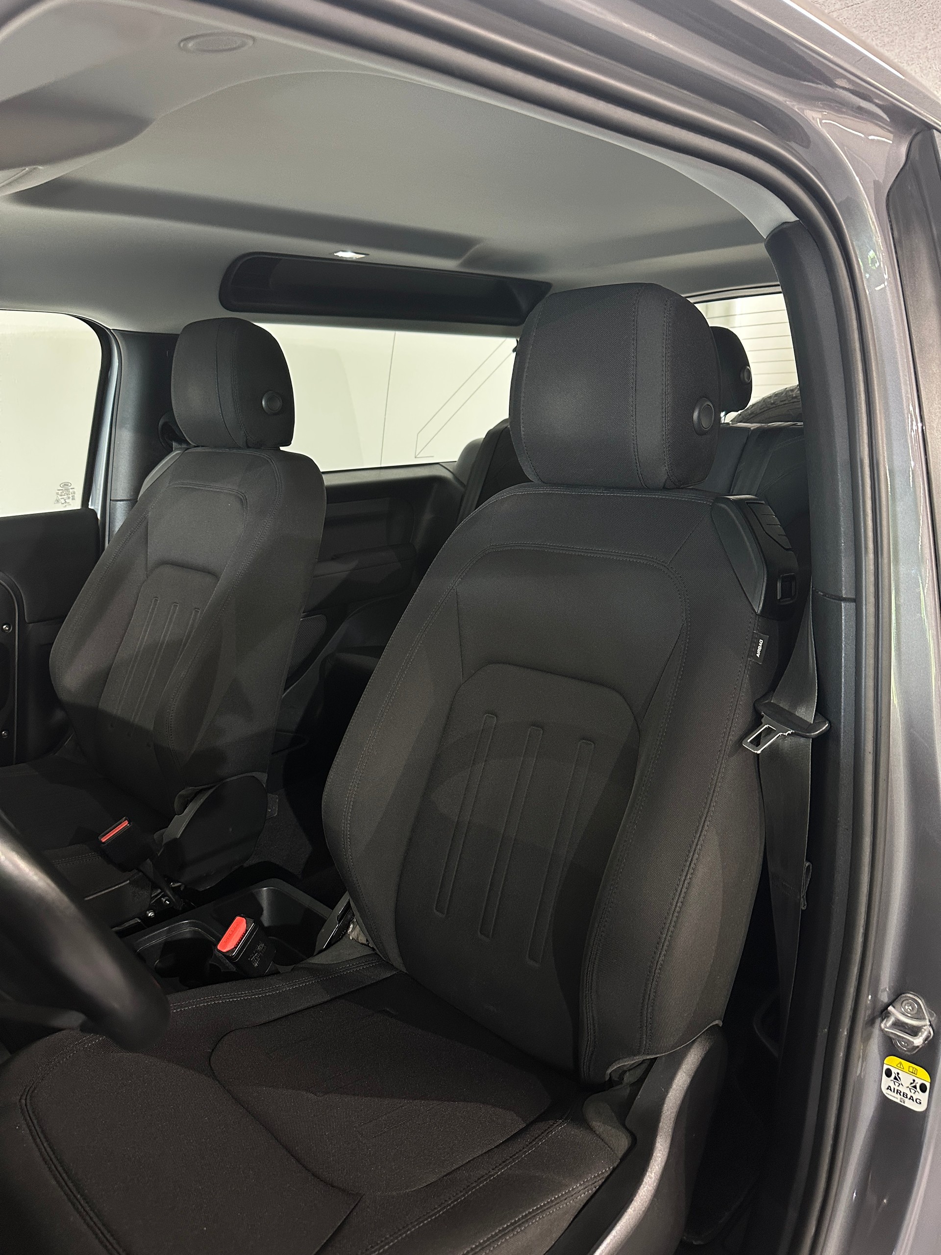 LAND ROVER Defender 90 3.0D I6 200 S AT8-image-13