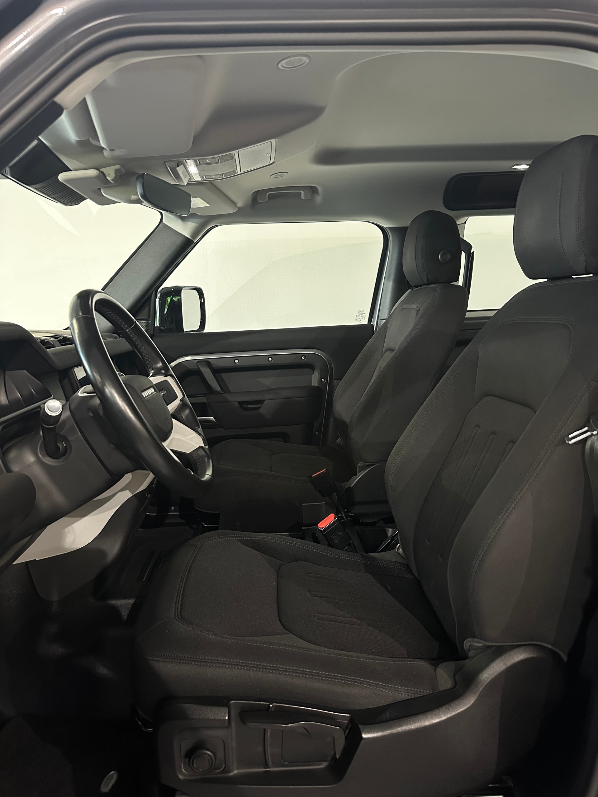 LAND ROVER Defender 90 3.0D I6 200 S AT8-image-12
