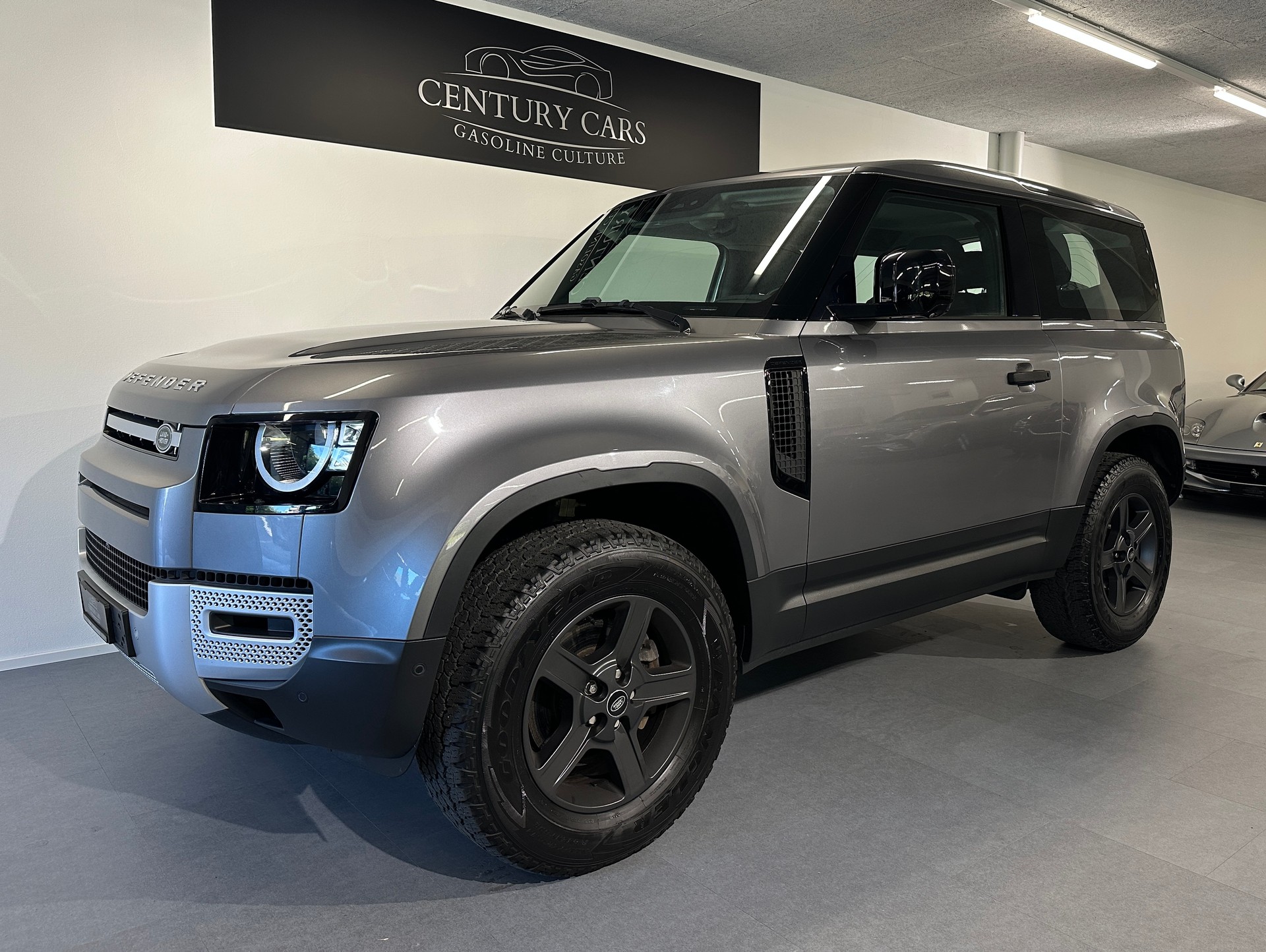 LAND ROVER Defender 90 3.0D I6 200 S AT8-showroom-element-2