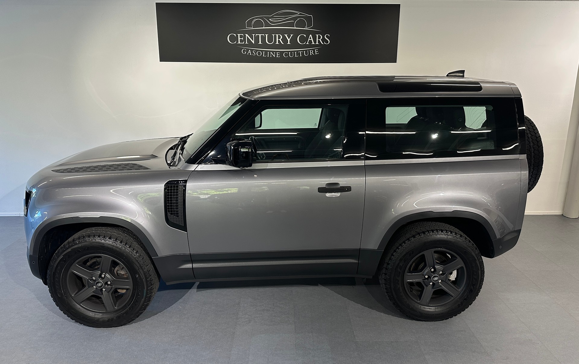 LAND ROVER Defender 90 3.0D I6 200 S AT8-showroom-element-1