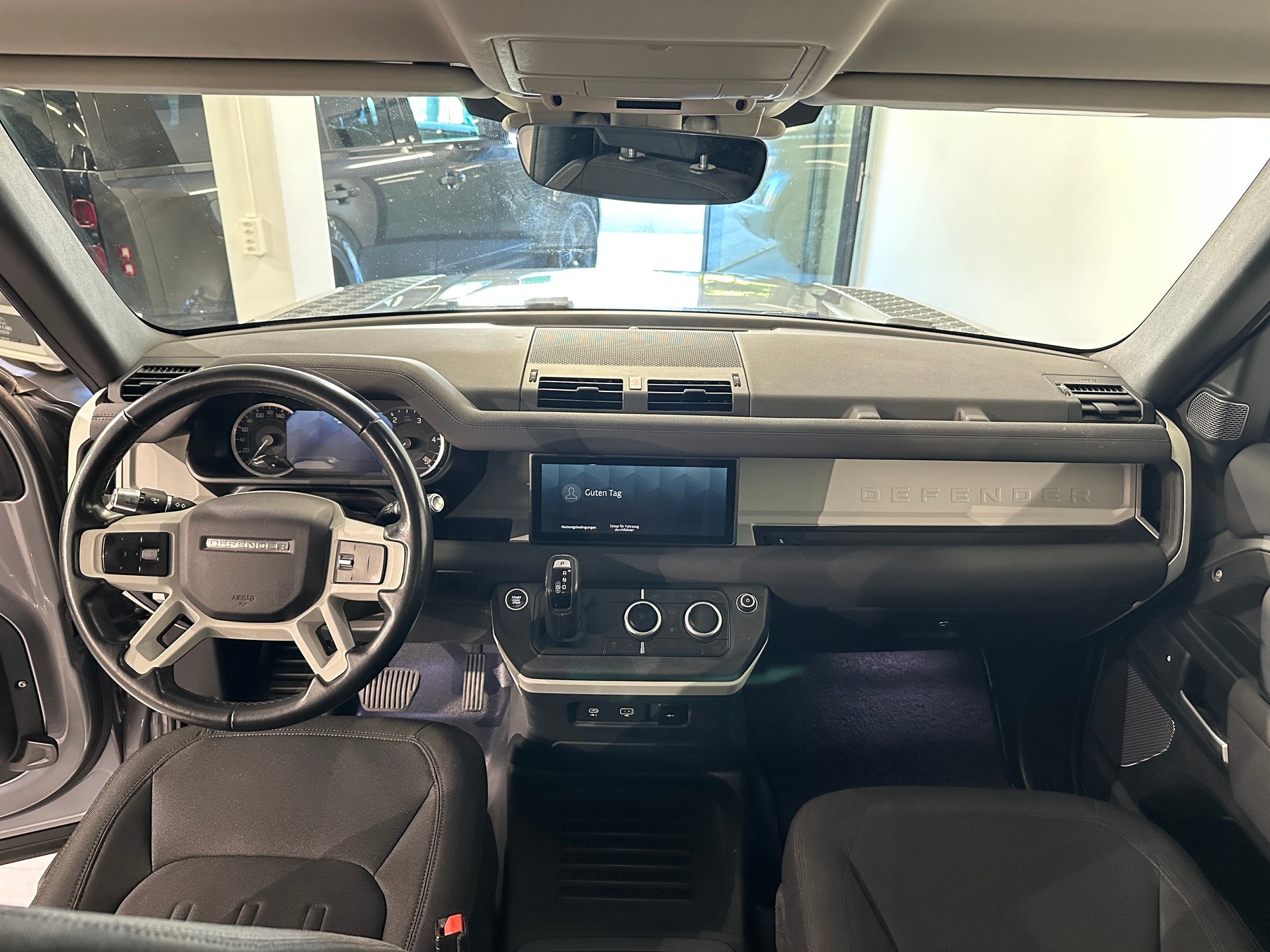 LAND ROVER Defender 90 3.0D I6 200 S AT8-image-14