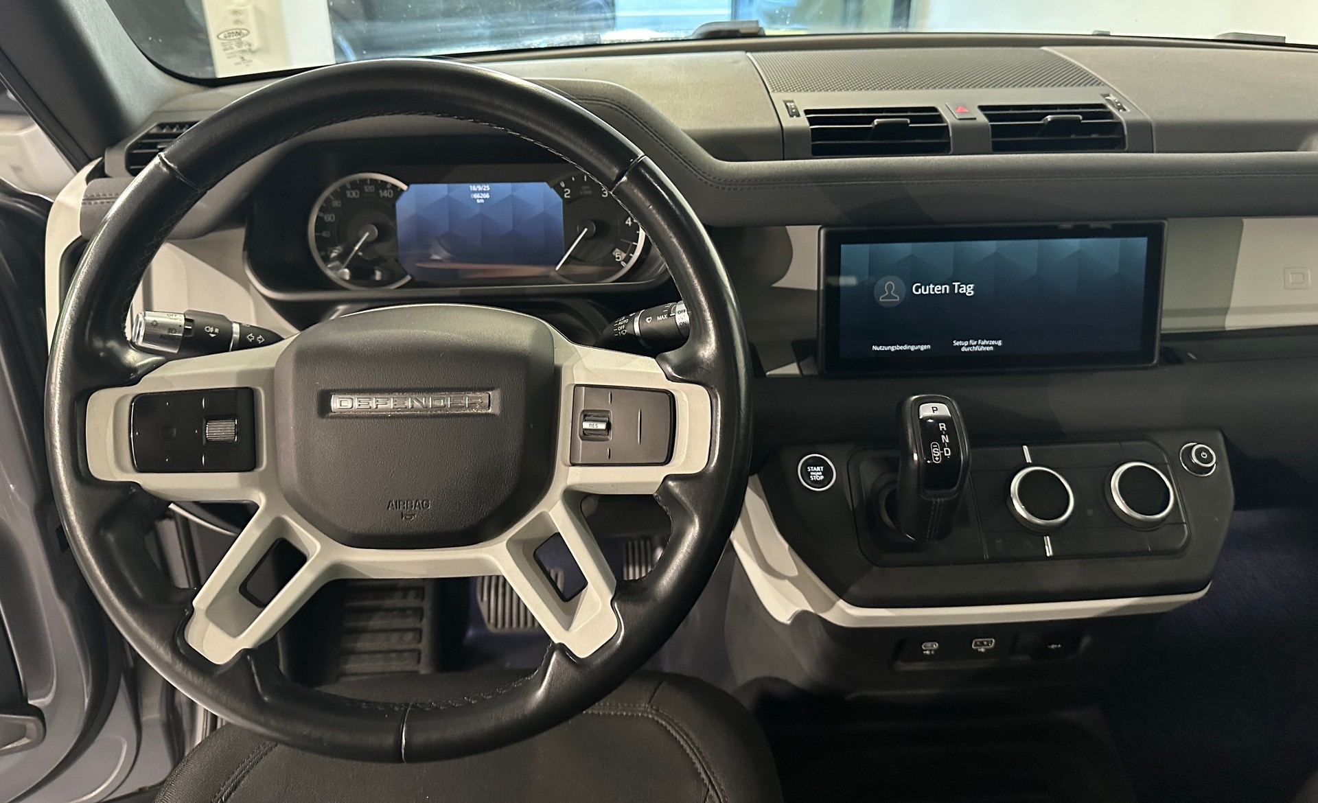 LAND ROVER Defender 90 3.0D I6 200 S AT8-image-15