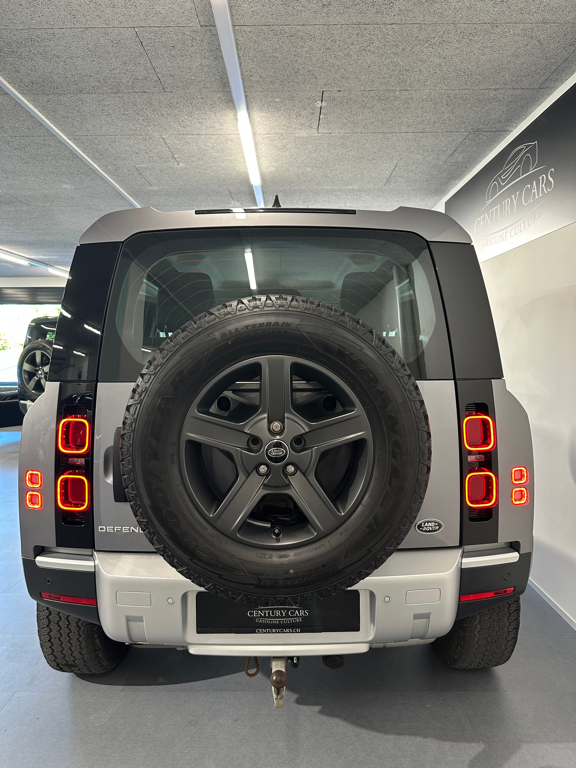 LAND ROVER Defender 90 3.0D I6 200 S AT8-image-7
