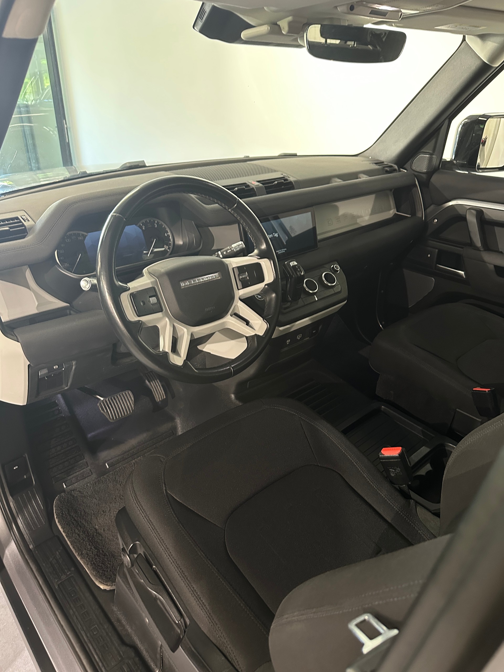 LAND ROVER Defender 90 3.0D I6 200 S AT8-image-11