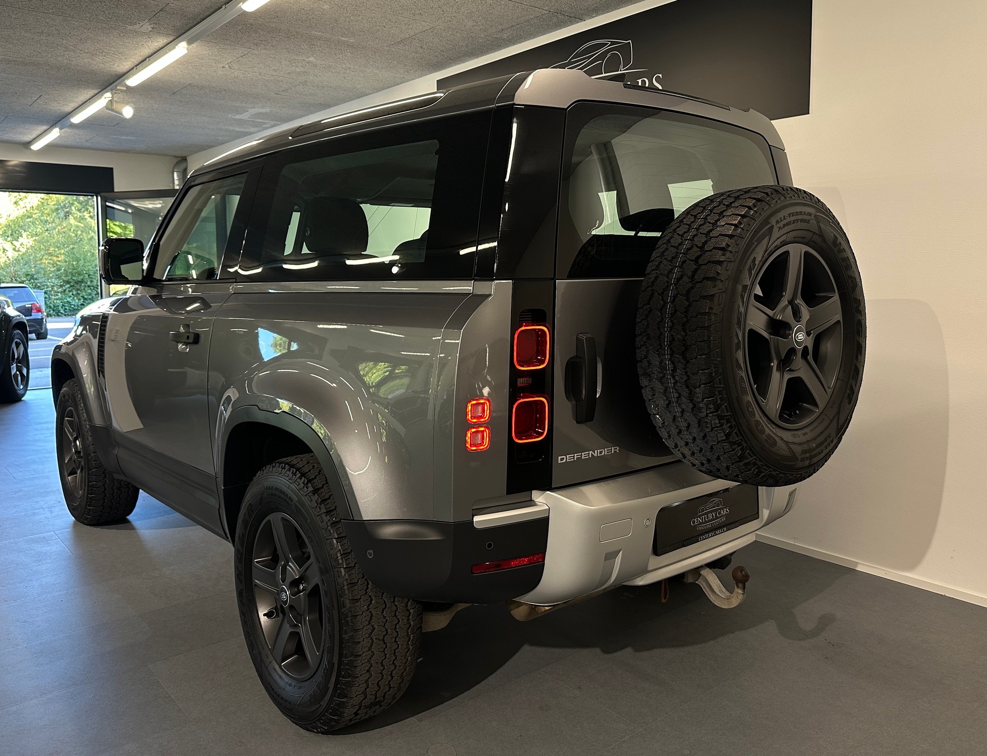LAND ROVER Defender 90 3.0D I6 200 S AT8-image-5