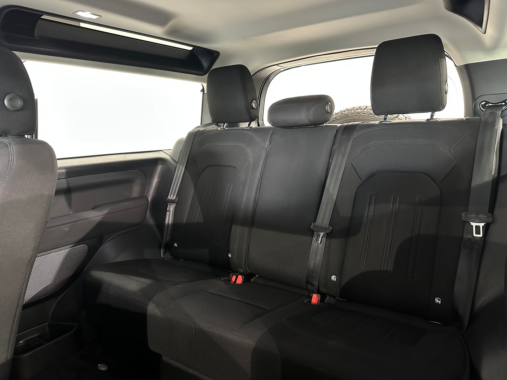 LAND ROVER Defender 90 3.0D I6 200 S AT8-image-19