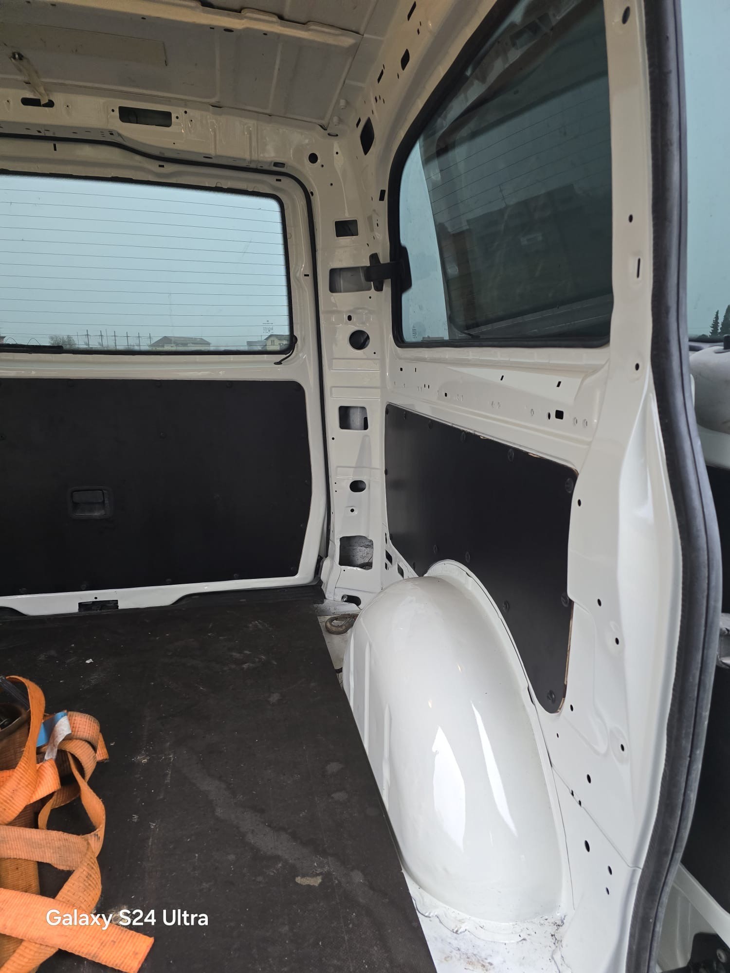 MERCEDES-BENZ Vito 113 CDI Mixto EL 4Matic A-image-15