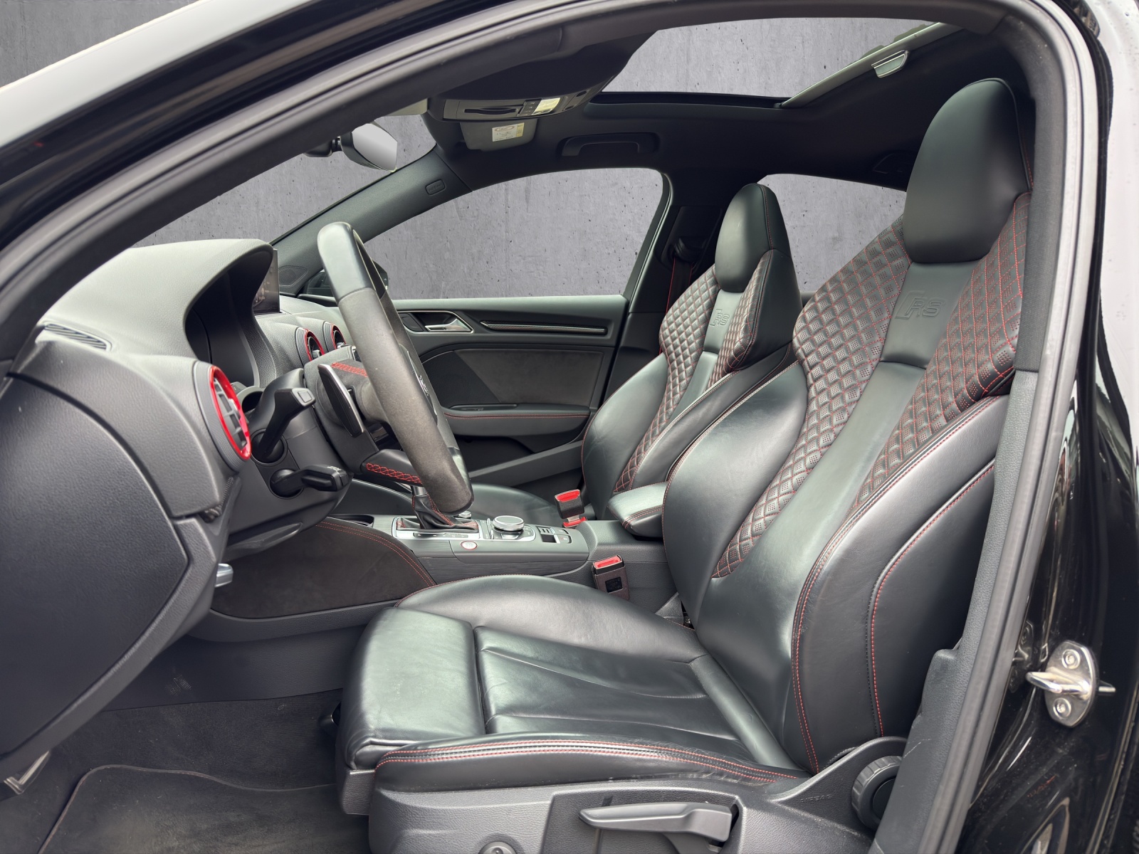 AUDI RS3 Limousine 2.5 TSI quattro S-tronic-image-9