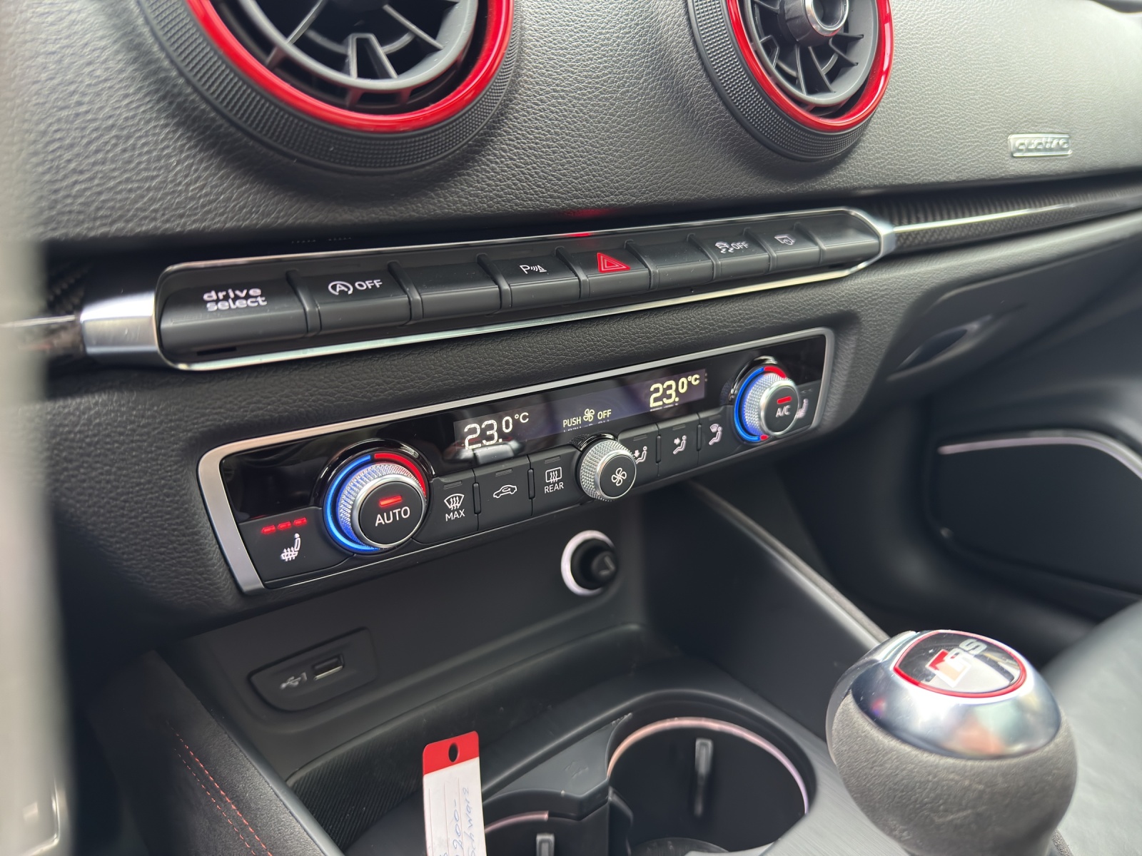 AUDI RS3 Limousine 2.5 TSI quattro S-tronic-image-13