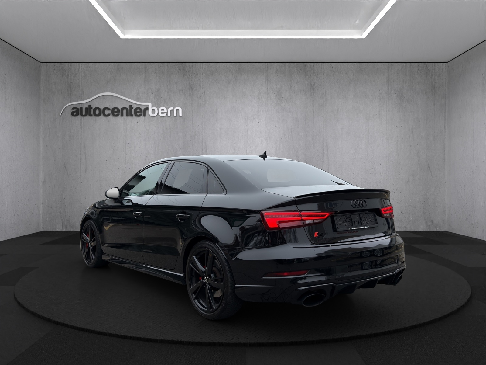 AUDI RS3 Limousine 2.5 TSI quattro S-tronic-image-4