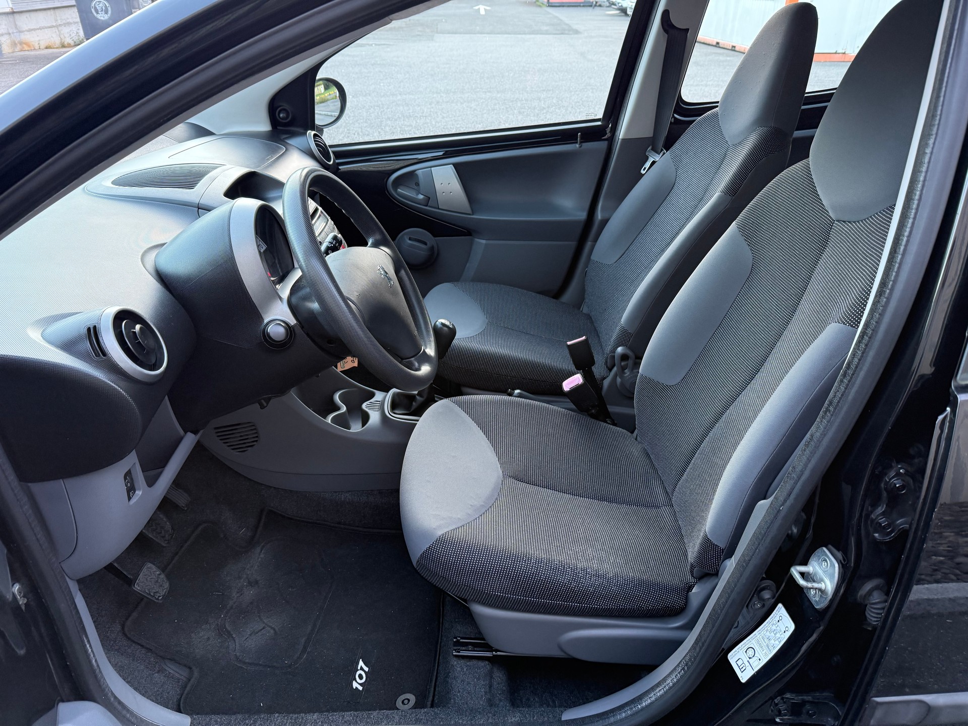 PEUGEOT 107 1.0 Trendy-image-11