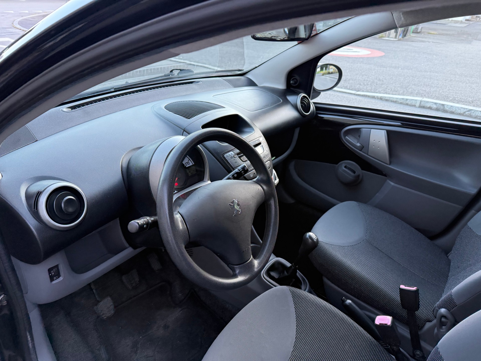 PEUGEOT 107 1.0 Trendy-image-10