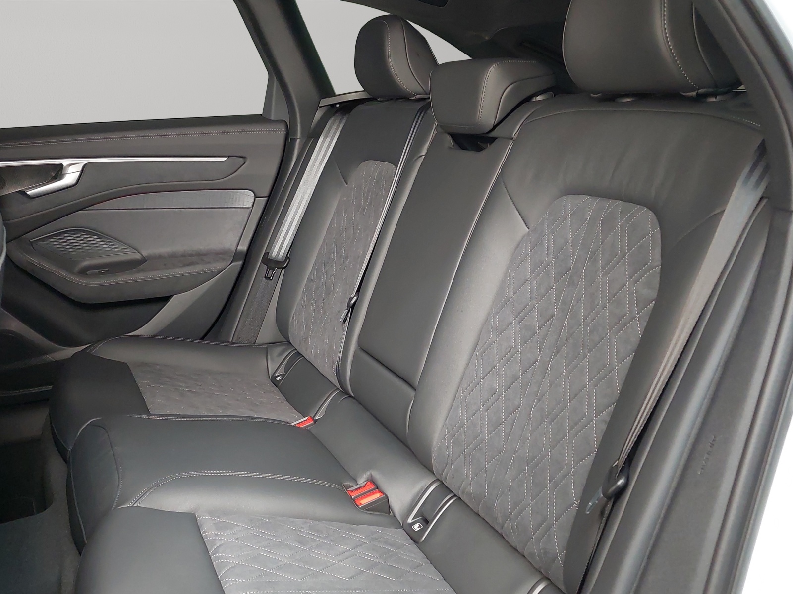 AUDI A6 Avant e-hybrid quattro 270 kW S tronic-image-8