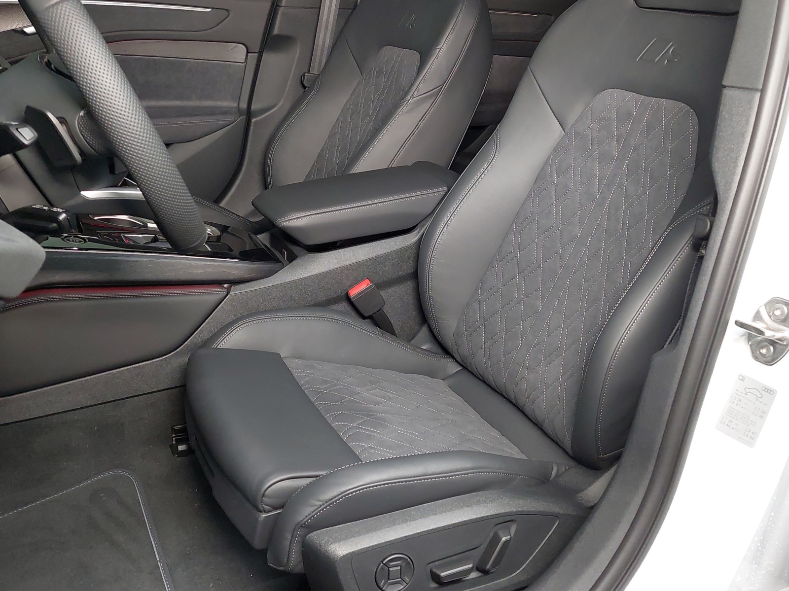 AUDI A6 Avant e-hybrid quattro 270 kW S tronic-image-5