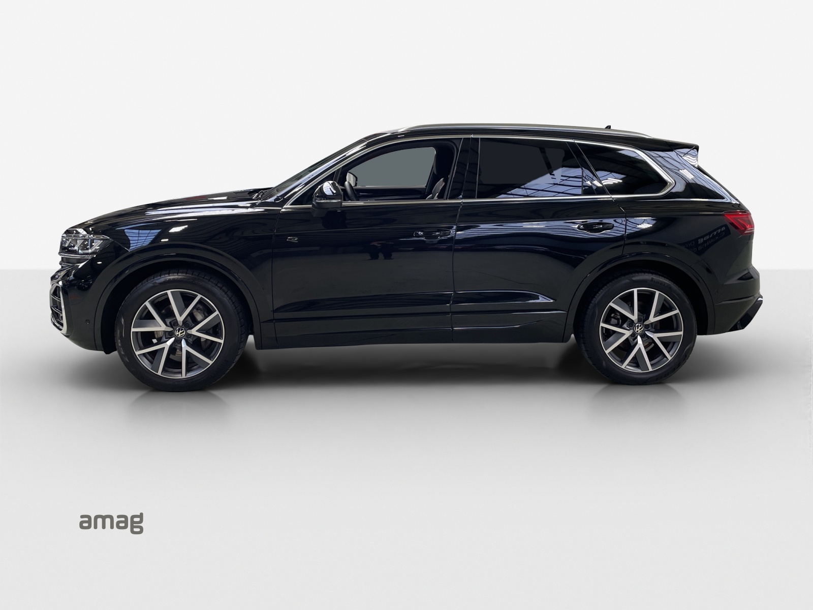 VW Touareg 3.0 TDI R-Line Tiptronic-image-1