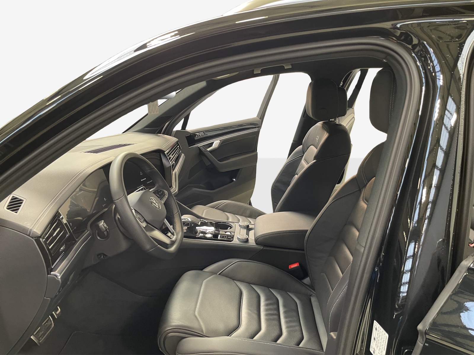 VW Touareg 3.0 TDI R-Line Tiptronic-image-7