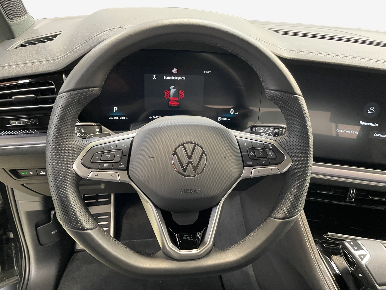 VW Touareg 3.0 TDI R-Line Tiptronic-image-9