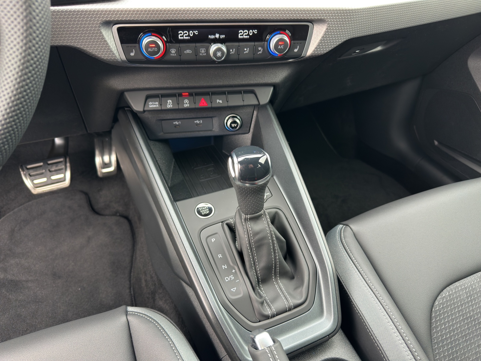 AUDI A1 Sportback 40 TFSI S Line S-tronic-image-15