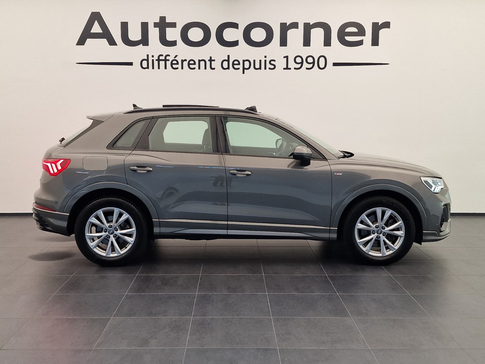 AUDI Q3 40 TFSI S line quattro S-tronic-image-5