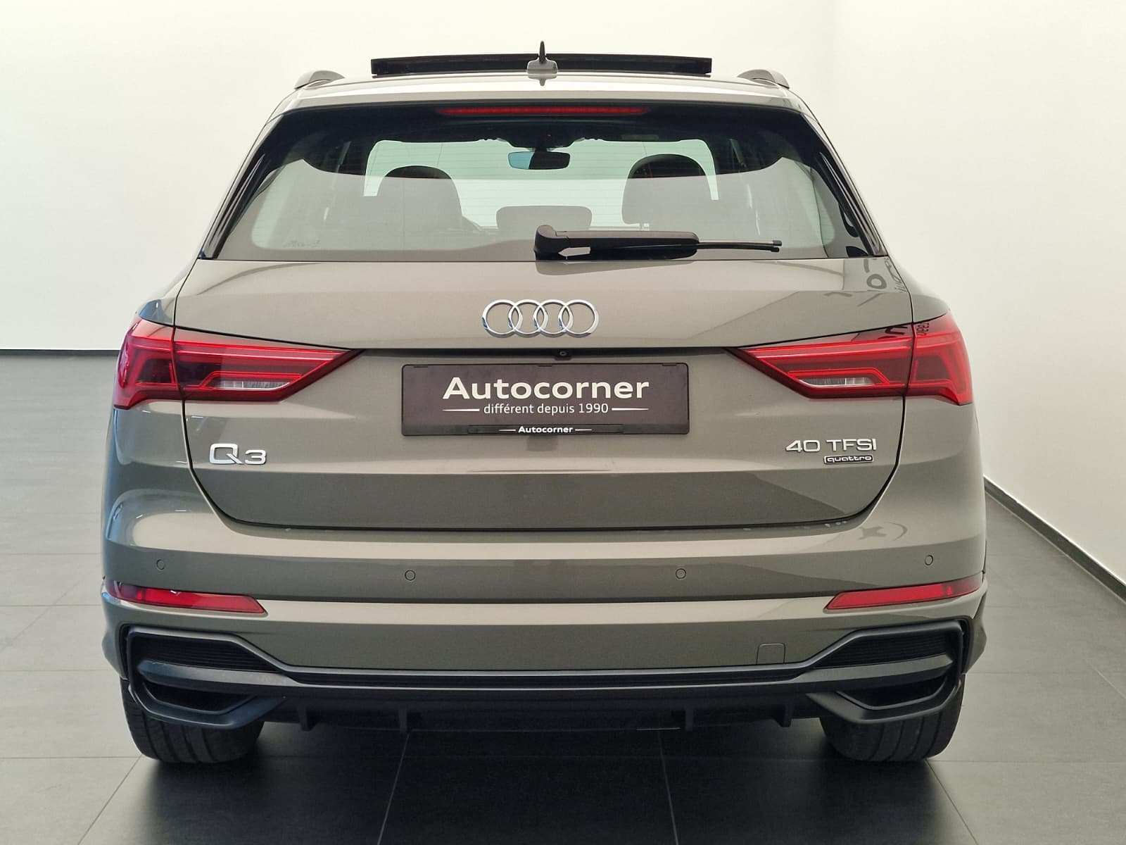 AUDI Q3 40 TFSI S line quattro S-tronic-image-7