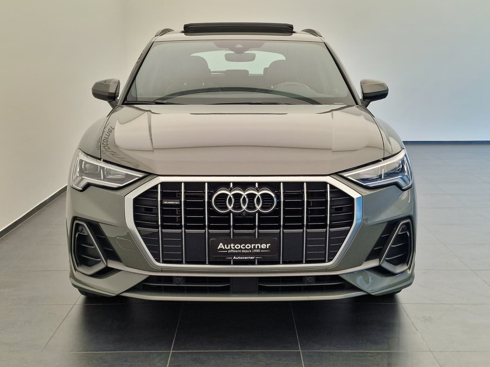 AUDI Q3 40 TFSI S line quattro S-tronic-image-3