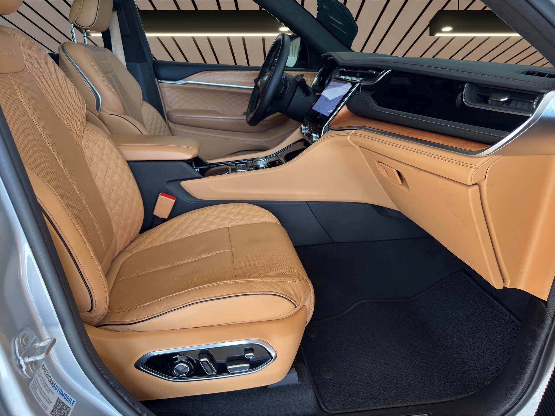JEEP Hemi Summit Reserve-image-13