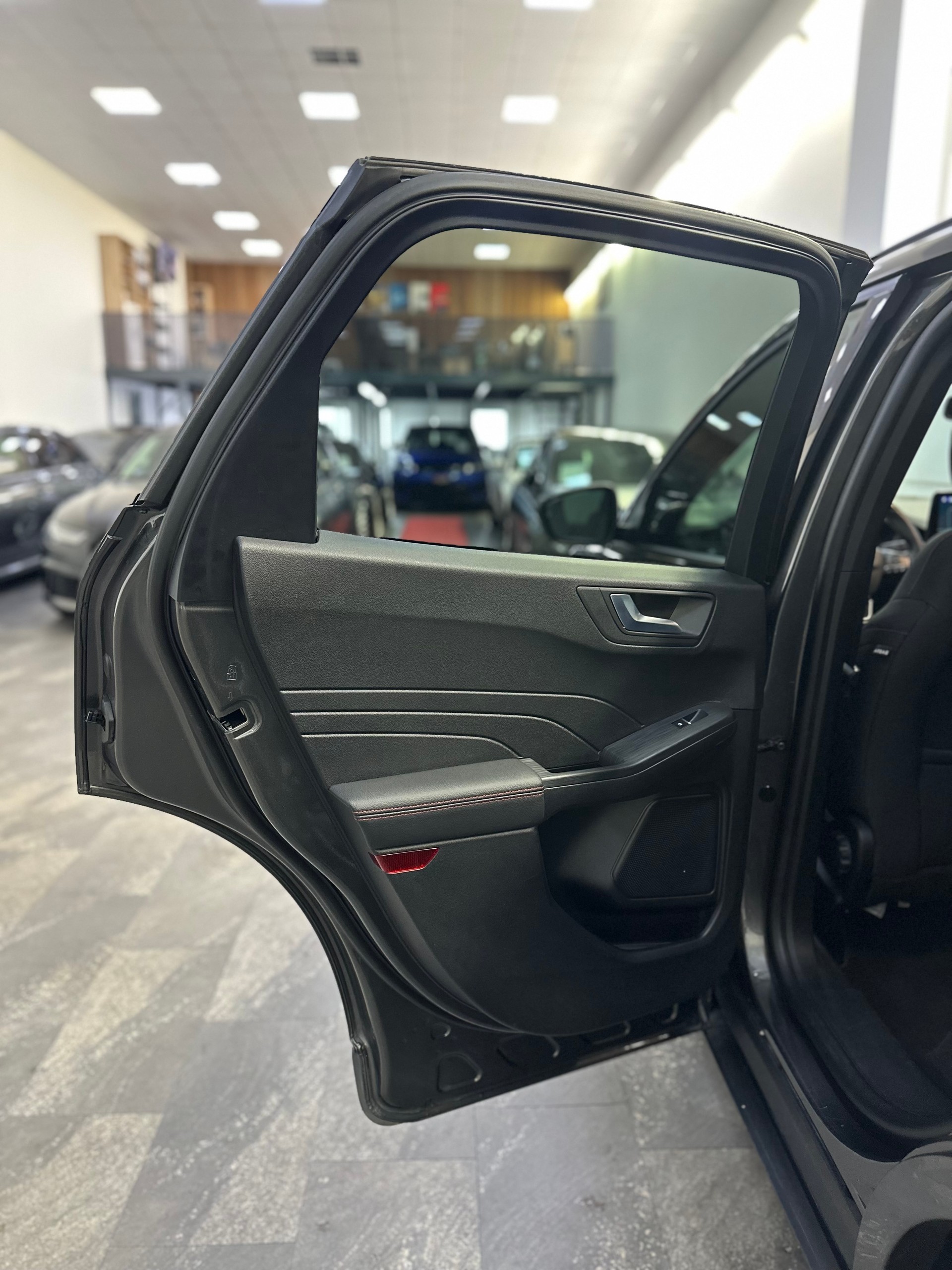 FORD Kuga 2.5 PHEV ST-Line 2WD-image-24