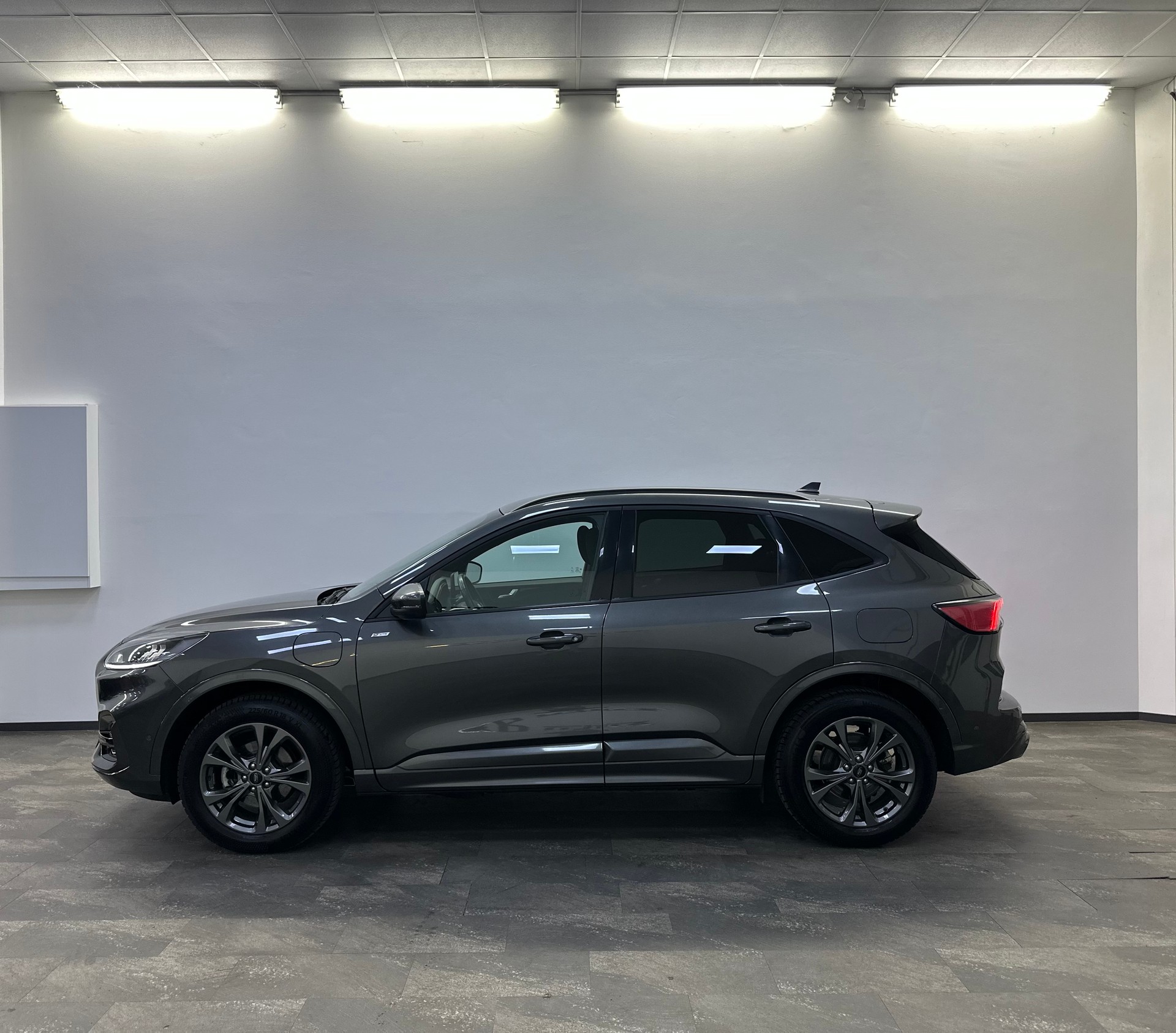 FORD Kuga 2.5 PHEV ST-Line 2WD-image-3