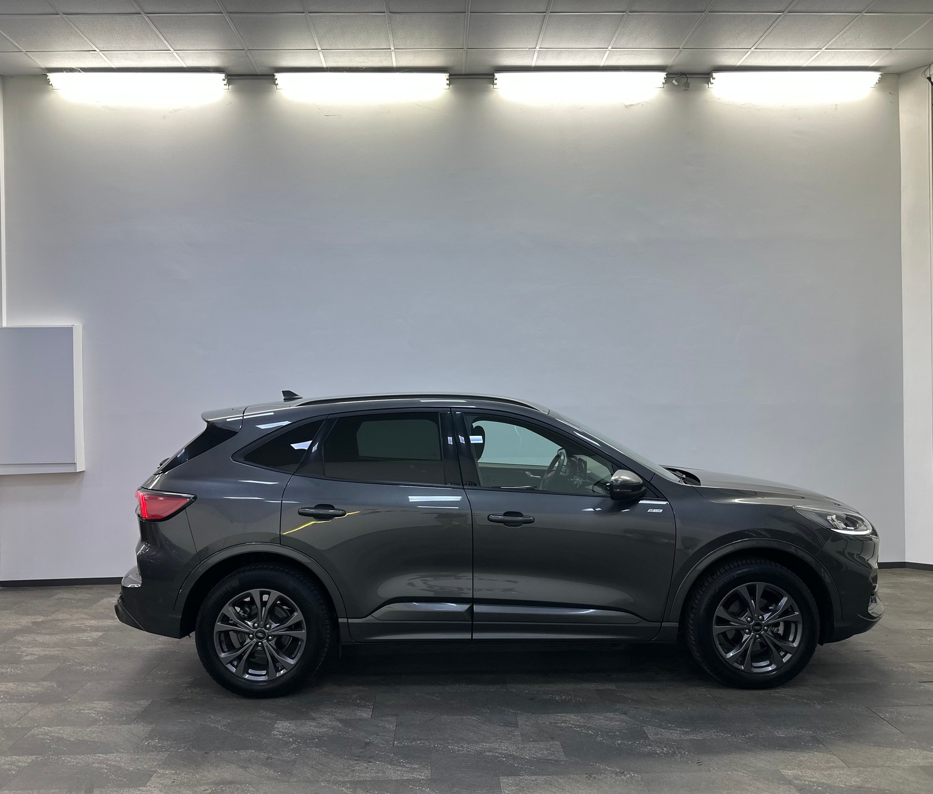 FORD Kuga 2.5 PHEV ST-Line 2WD-image-13