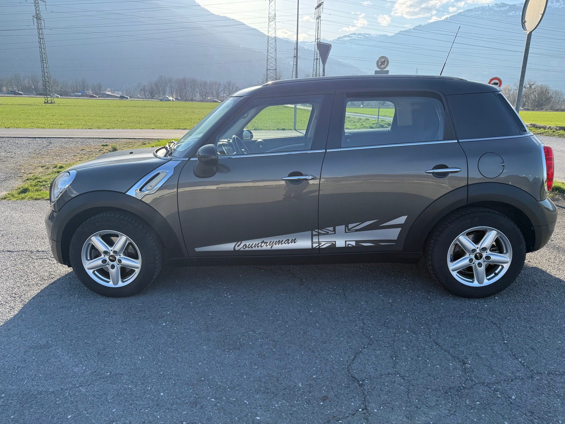 MINI Countryman Cooper FWD-image-1