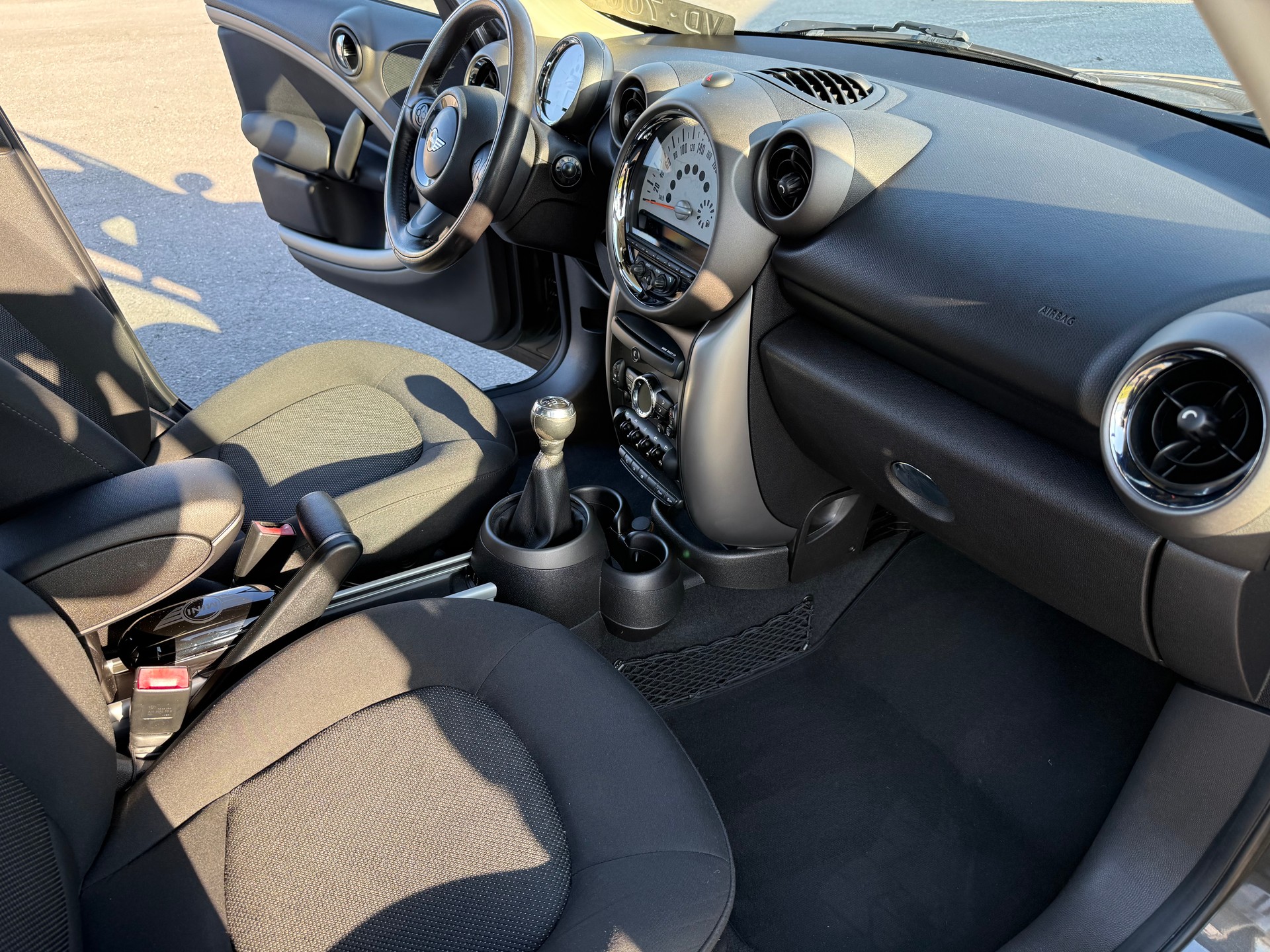 MINI Countryman Cooper FWD-image-12