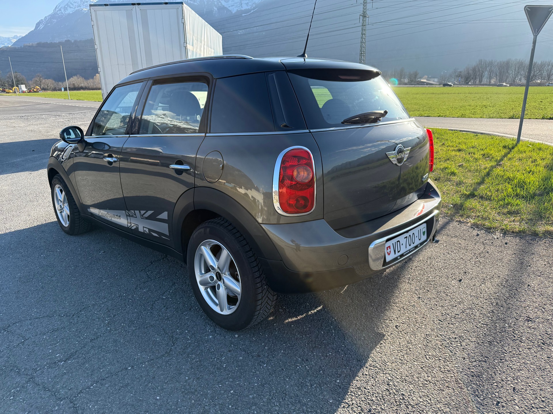 MINI Countryman Cooper FWD-image-2