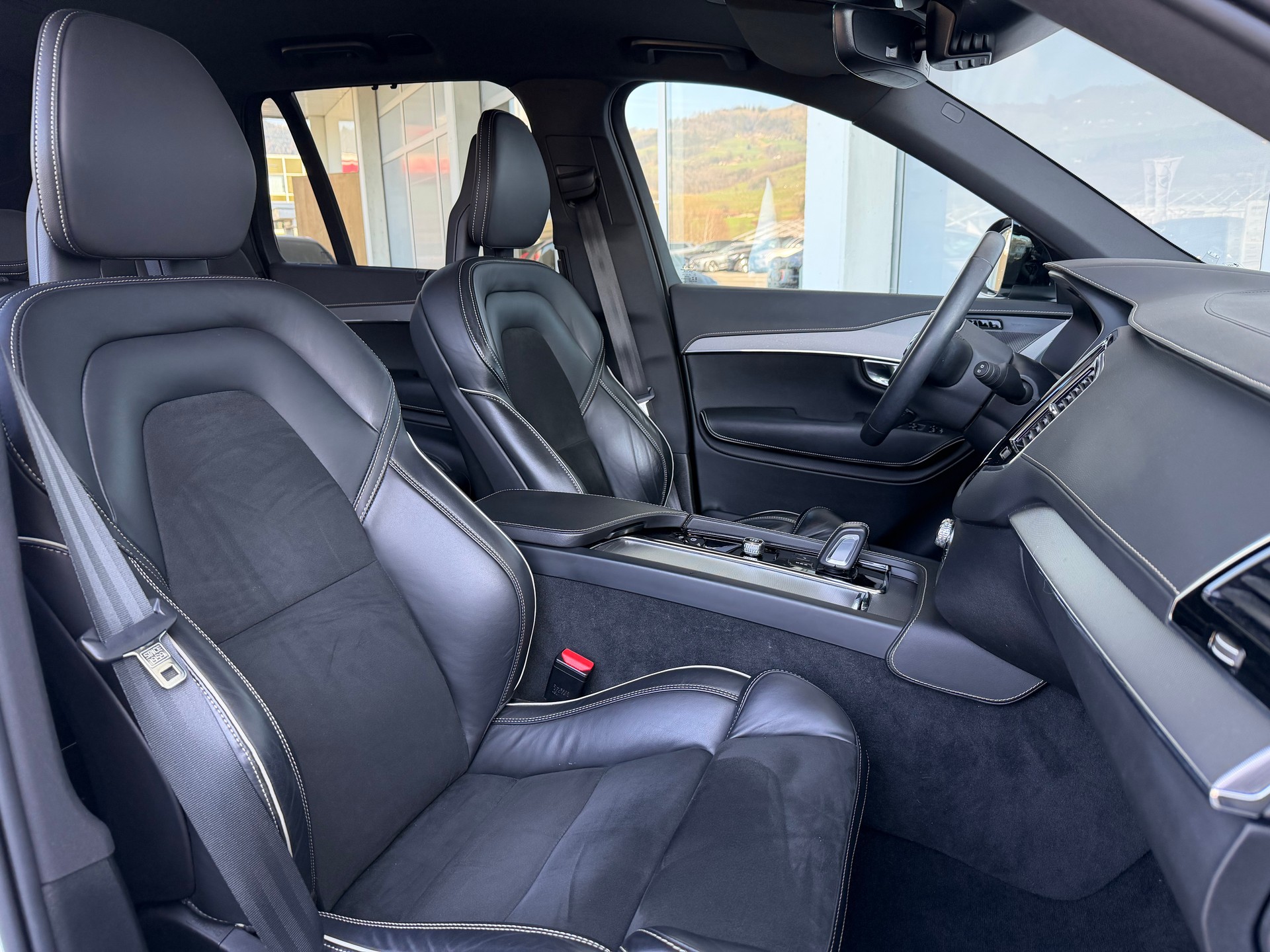 VOLVO XC90 B5 Diesel Mild Hybrid AWD R-Design Geartronic-image-3