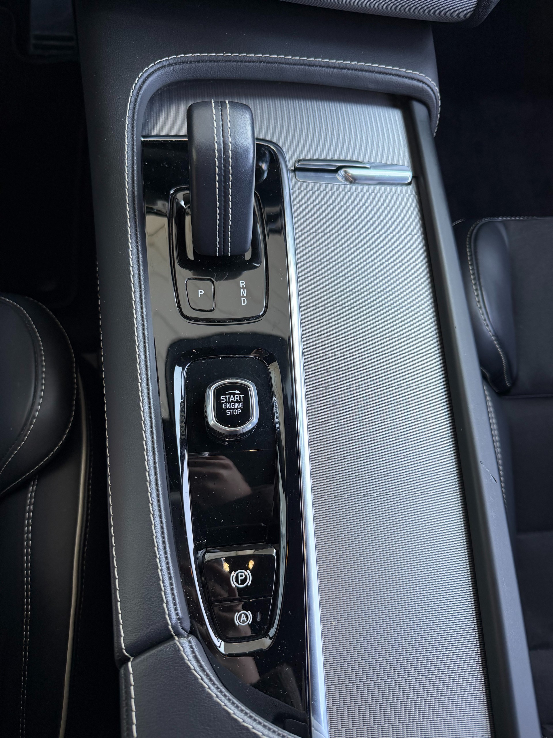 VOLVO XC90 B5 Diesel Mild Hybrid AWD R-Design Geartronic-image-14
