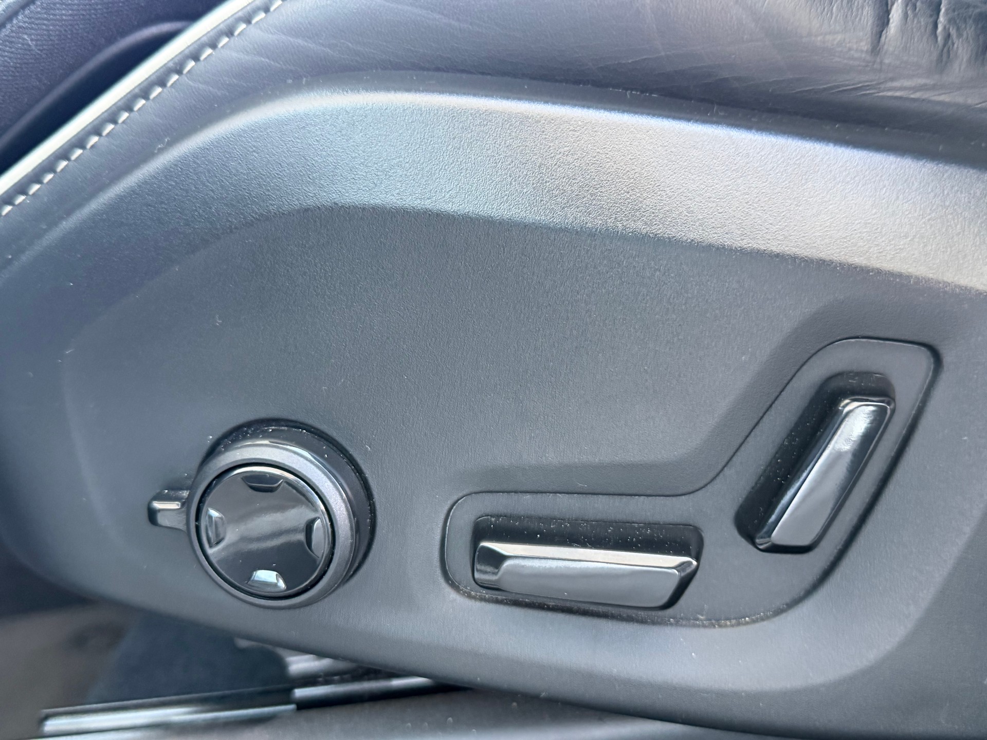 VOLVO XC90 B5 Diesel Mild Hybrid AWD R-Design Geartronic-image-4