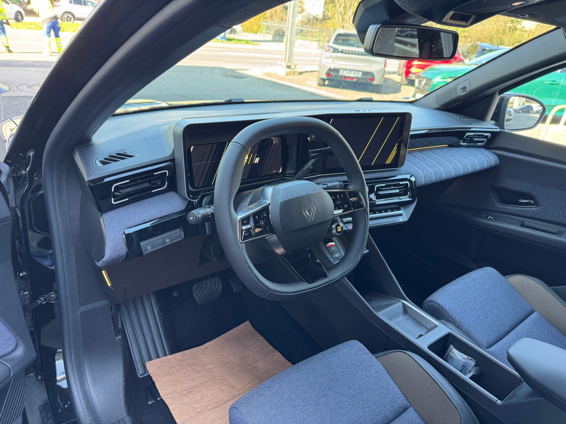 RENAULT R5 E-Tech Comfort Range 52 kWh Techno-image-12