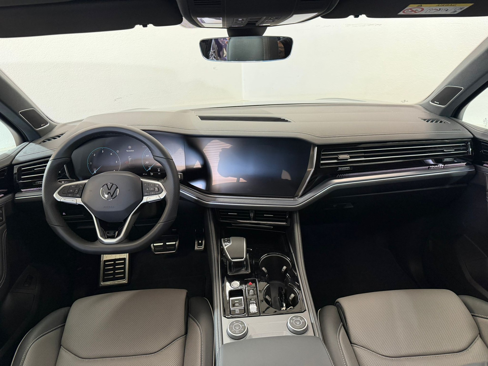 VW Touareg 3.0 TDI R-Line Tiptronic-image-8