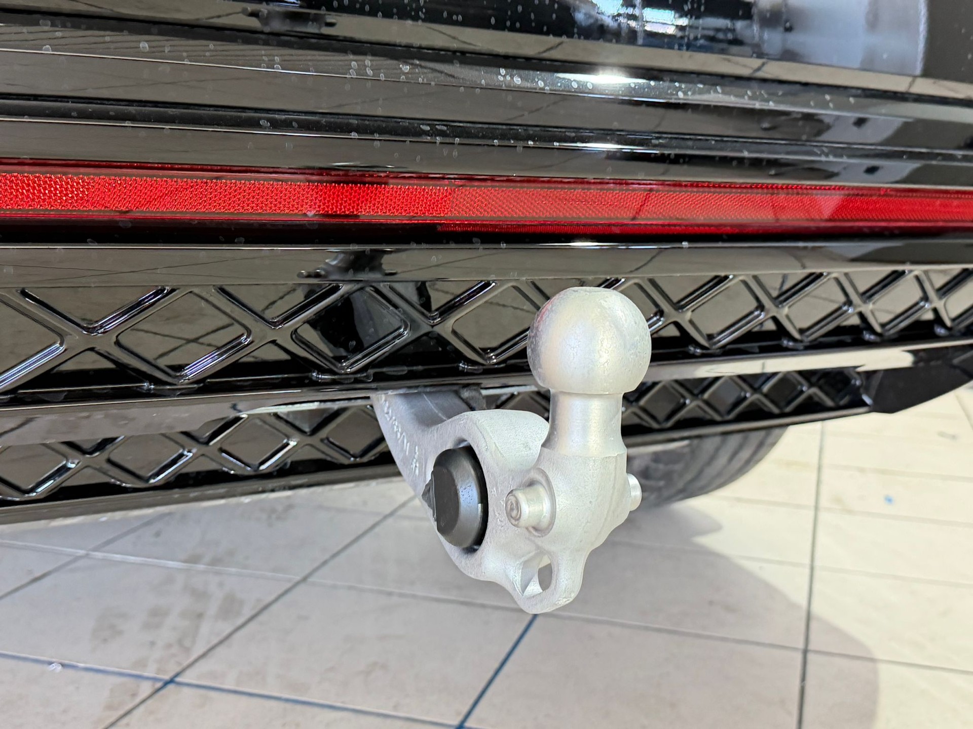 VW Touareg 3.0 TDI R-Line Tiptronic-image-4