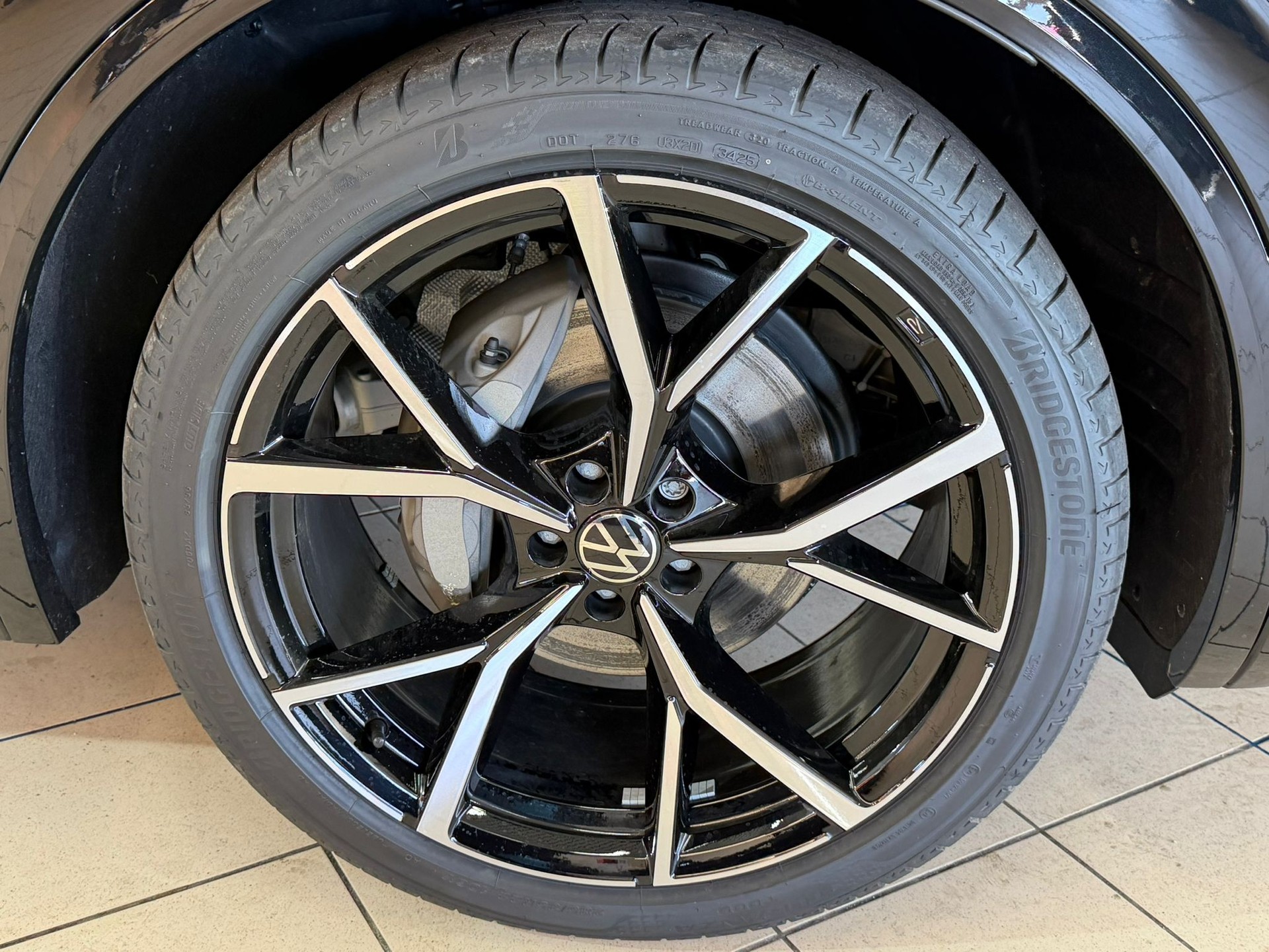 VW Touareg 3.0 TDI R-Line Tiptronic-image-5