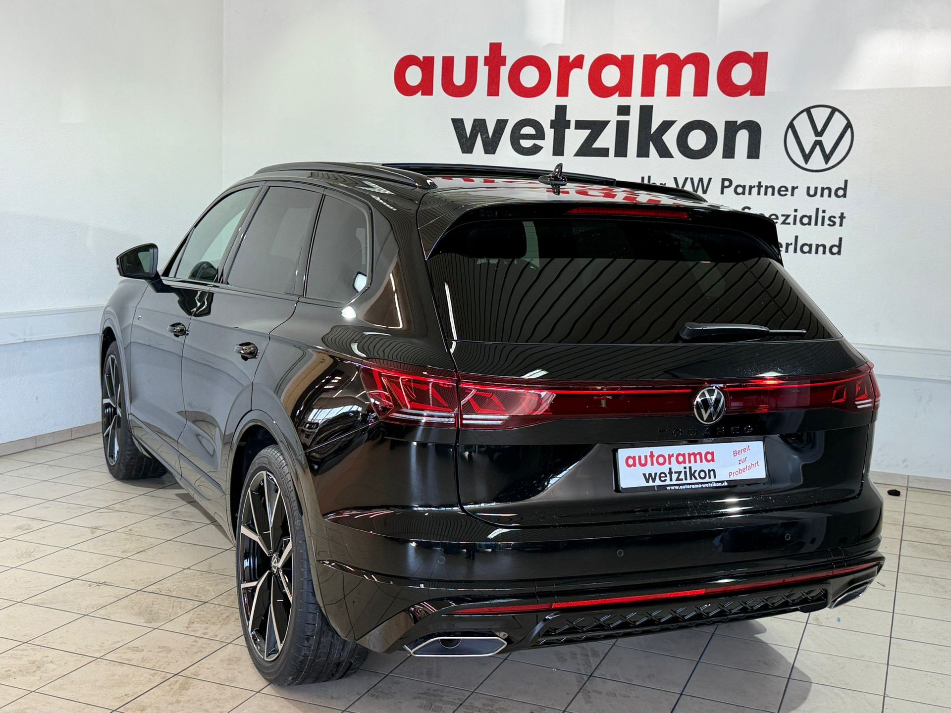VW Touareg 3.0 TDI R-Line Tiptronic-image-3