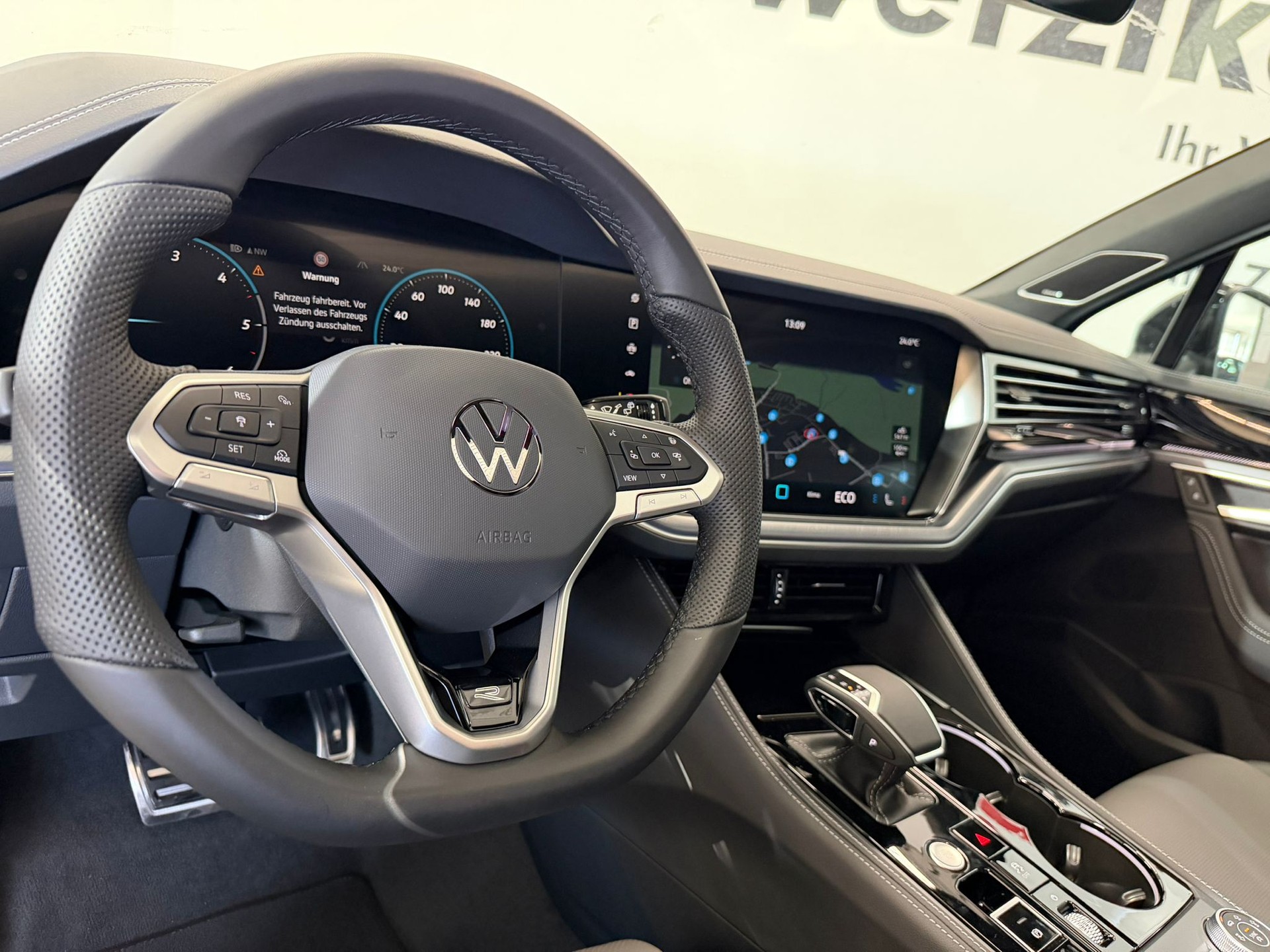 VW Touareg 3.0 TDI R-Line Tiptronic-image-6
