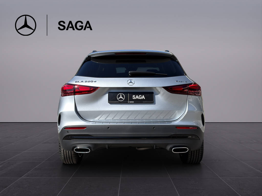 MERCEDES-BENZ GLA 220 d AMG Line 4matic-image-4