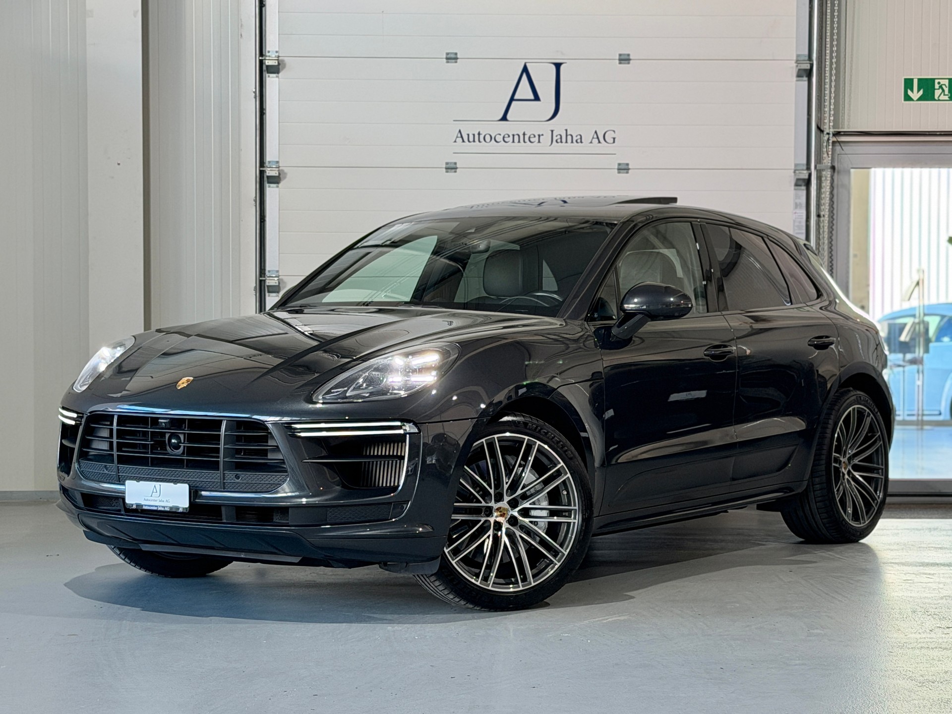 PORSCHE Macan Turbo PDK (CH) TOP Ausstattung-image-0