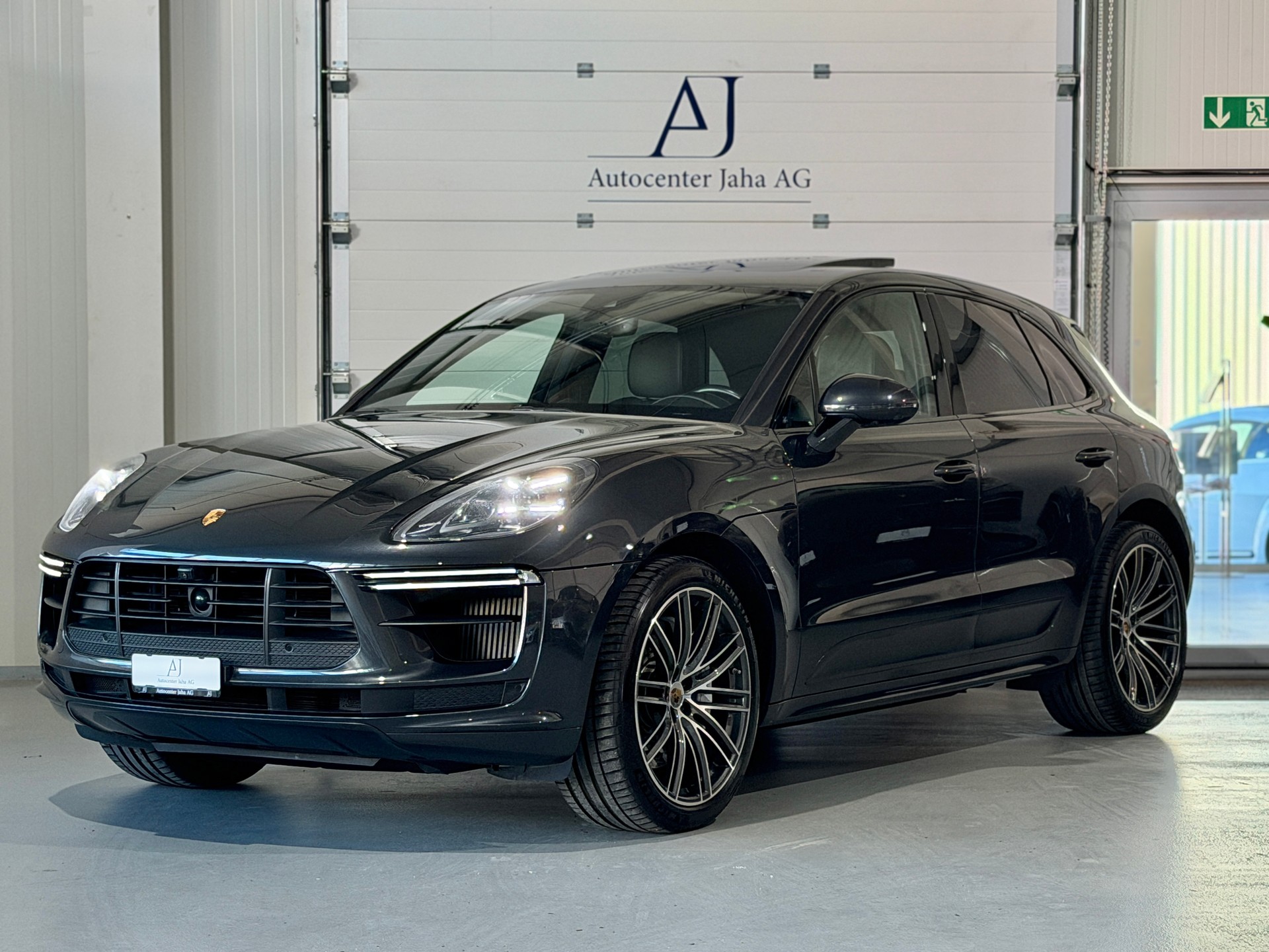 PORSCHE Macan Turbo PDK (CH) TOP Ausstattung-image-2