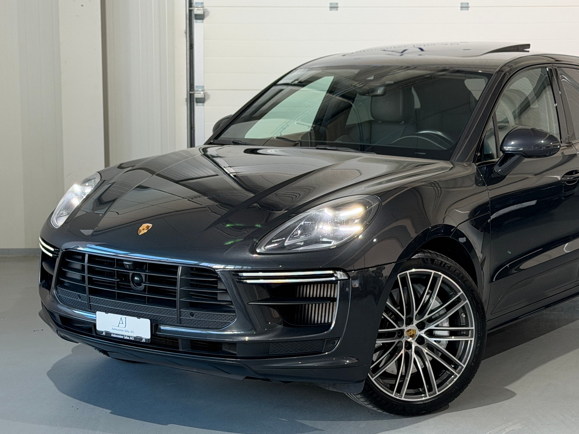 PORSCHE Macan Turbo PDK (CH) TOP Ausstattung-image-1