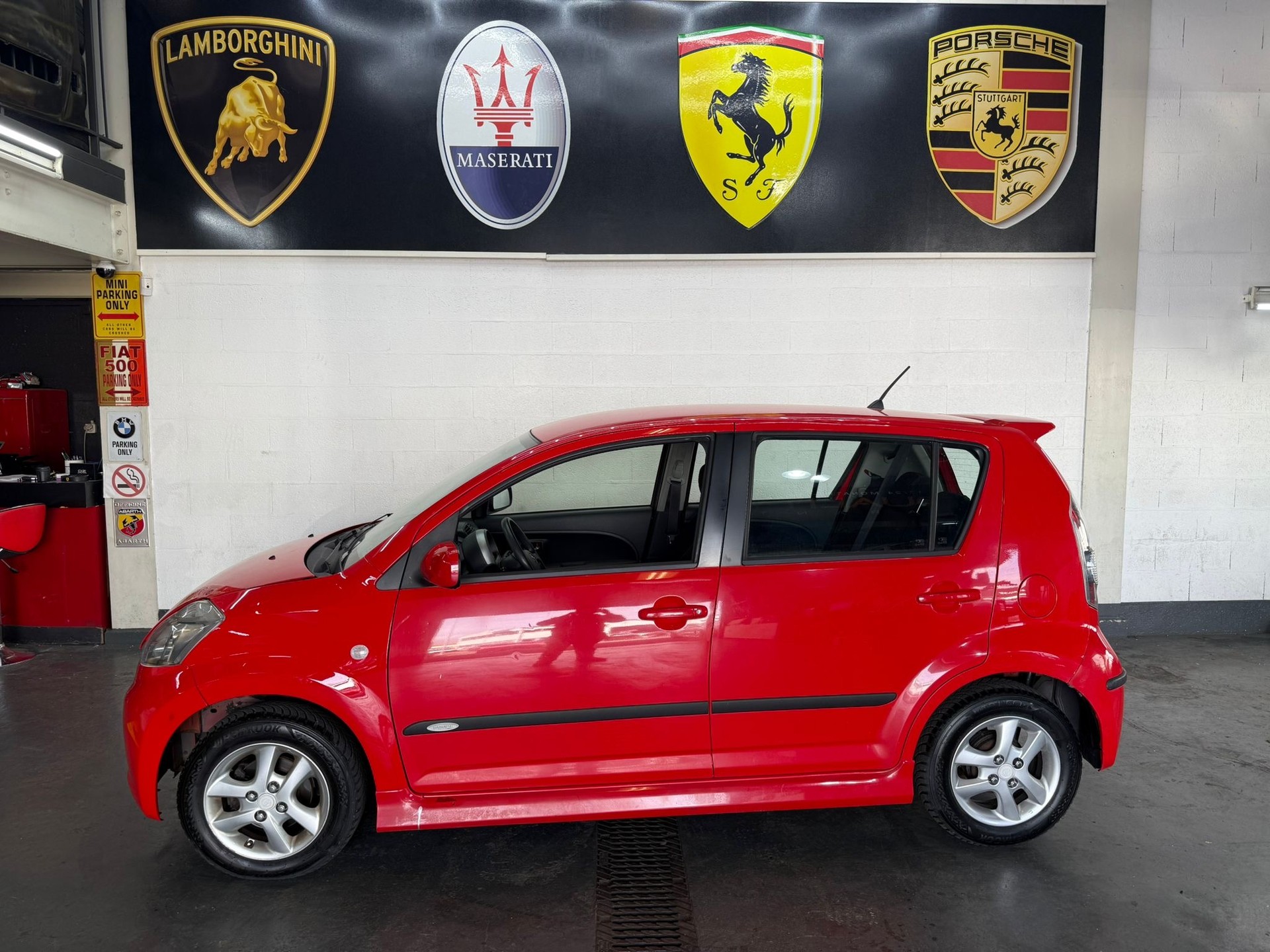 DAIHATSU SIRION-image-0