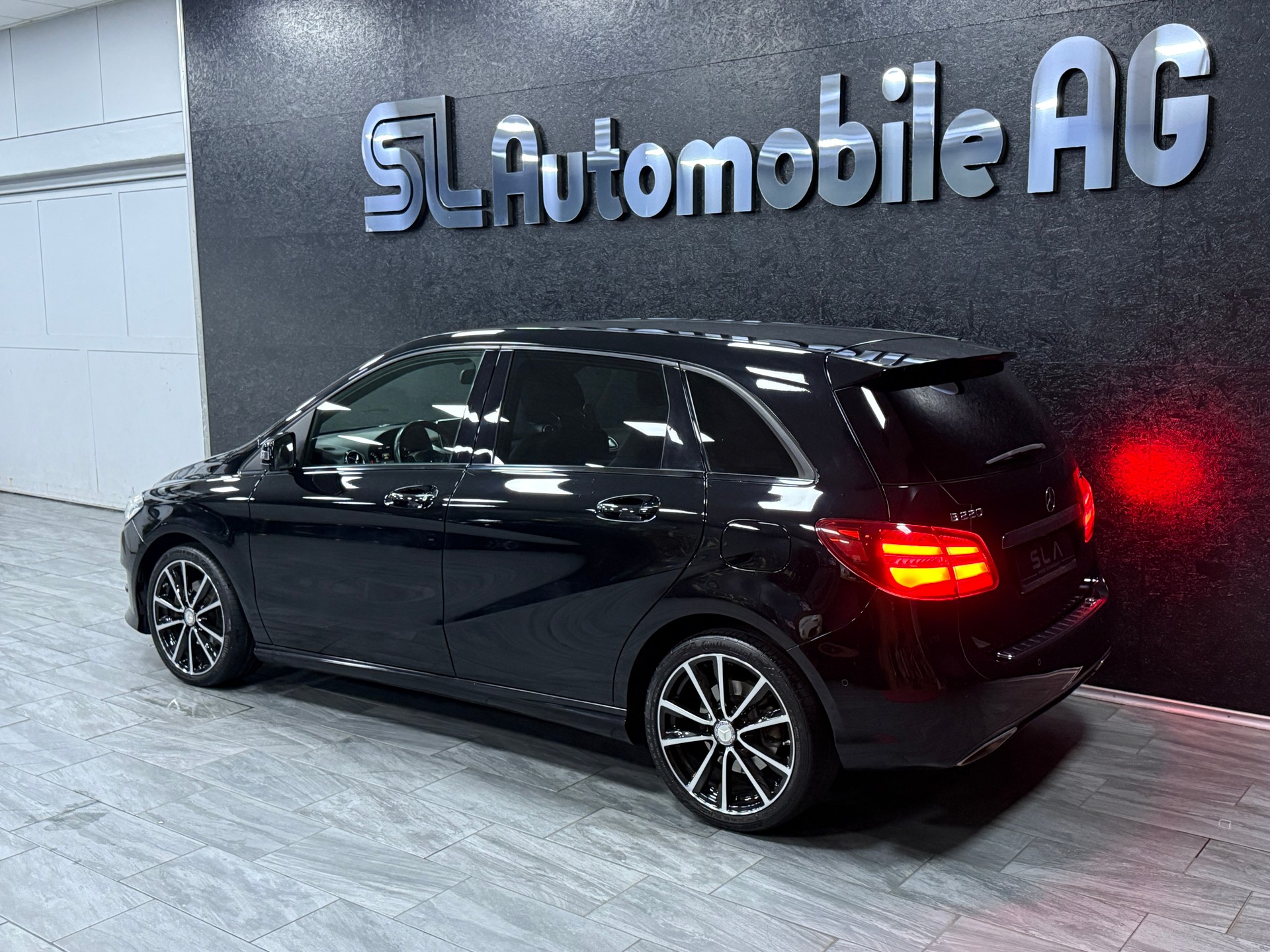 MERCEDES-BENZ B 220 Style 4Matic 7G-DCT / CH Fz / Frisch MFK-image-4