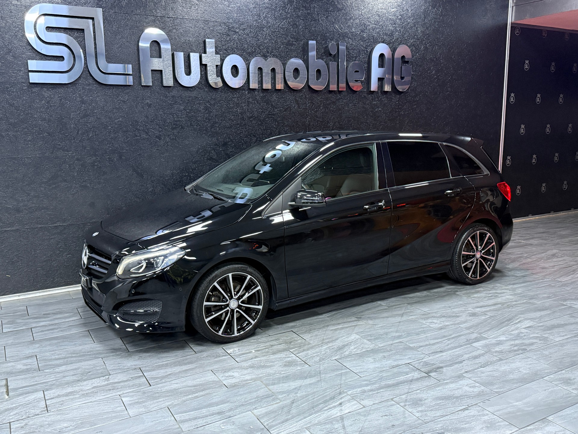MERCEDES-BENZ B 220 Style 4Matic 7G-DCT / CH Fz / Frisch MFK-image-2