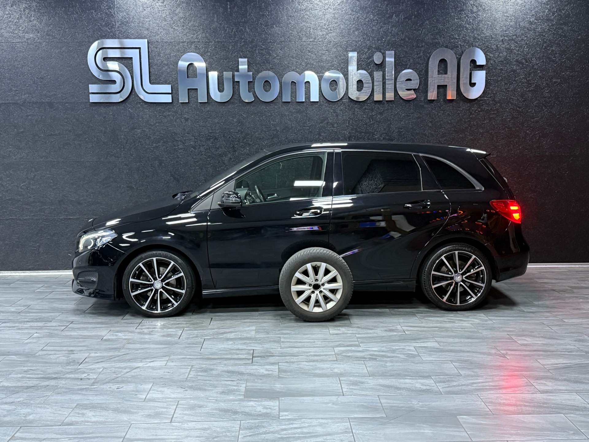 MERCEDES-BENZ B 220 Style 4Matic 7G-DCT / CH Fz / Frisch MFK-image-6
